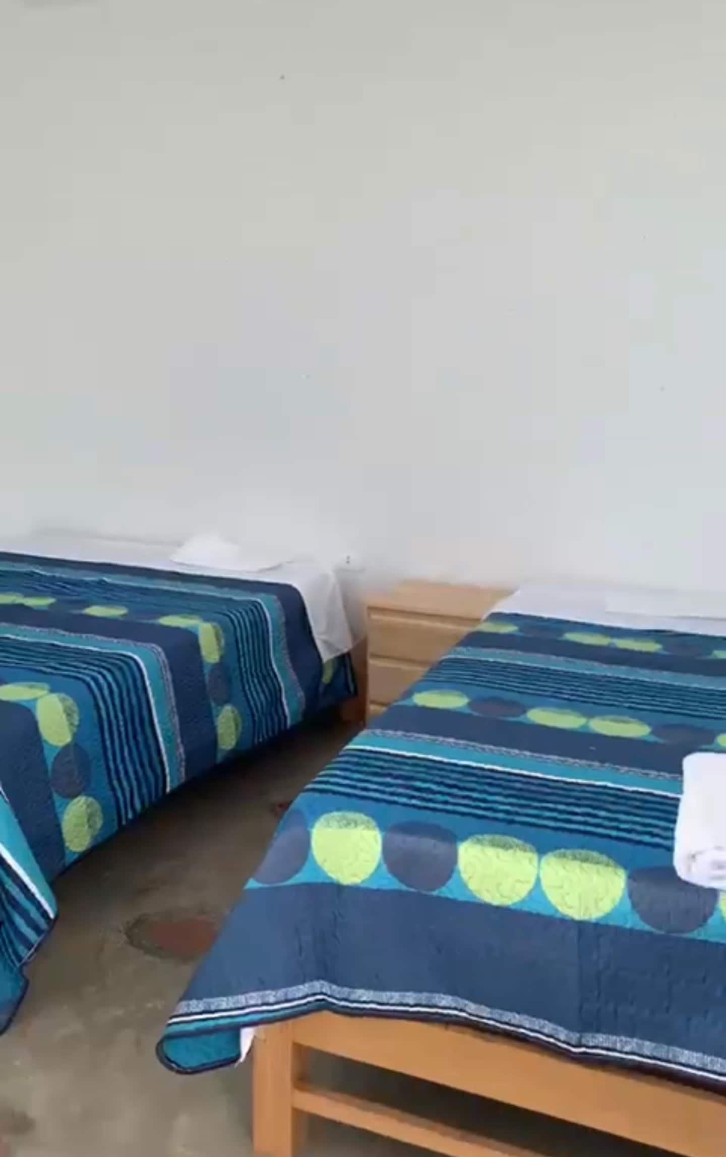 Habitación con dos camas dobles