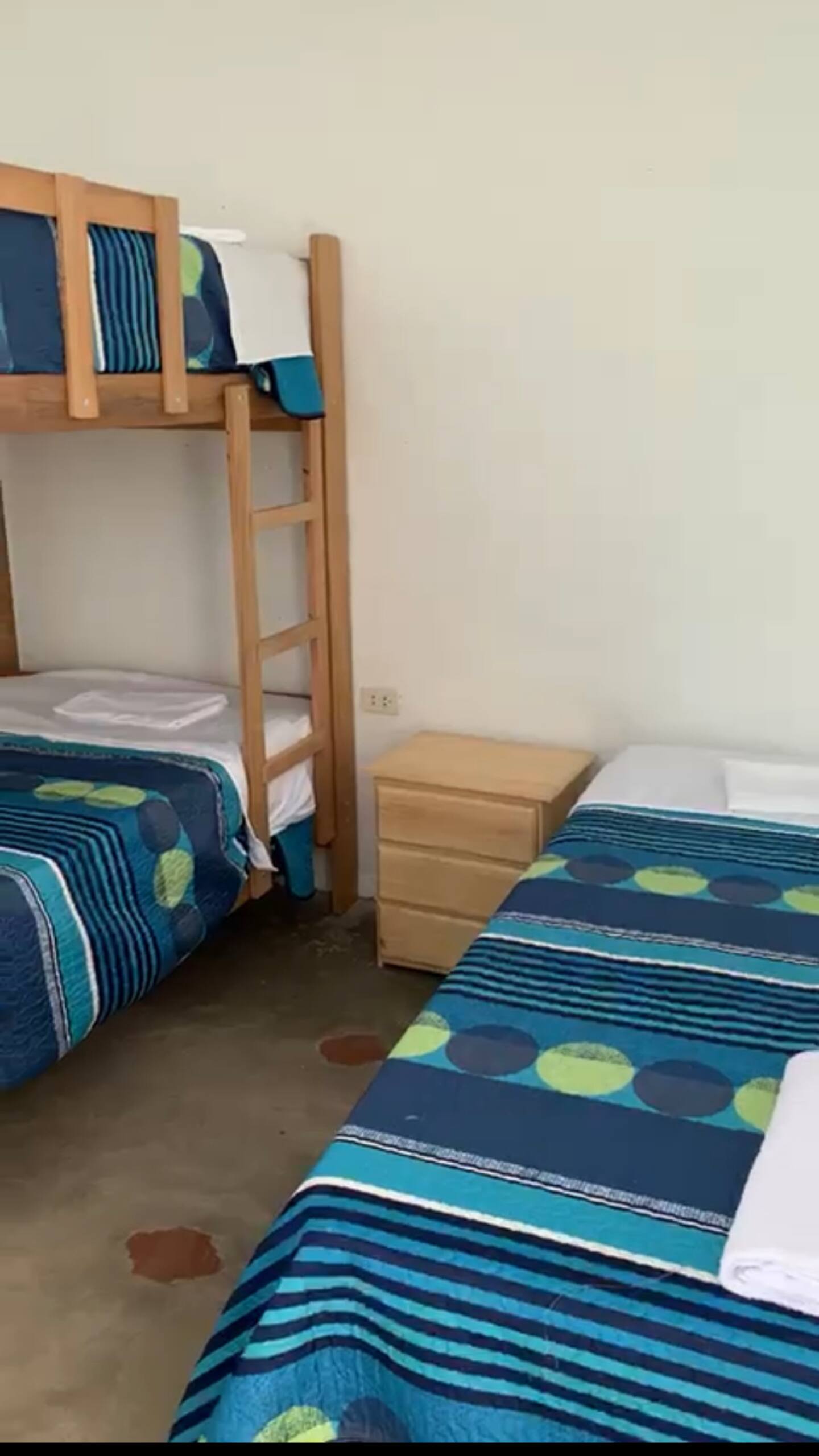 Habitación familiar con camarote y cama doble
